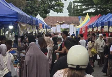 Hari Pertama, Bazar Ramadan Porwan Pandeglang Diserbu Warga