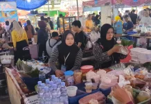 Bazar Ramadan di Masjid Ats-Tsauroh Diserbu Pemburu Takjil
