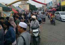 Berburu Takjil Ramadan di Bunderan Perumnas PCI