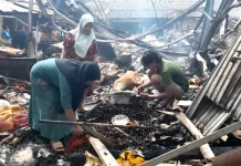 Ramadan Kelabu di Balik Puing Pasar Baru Labuan