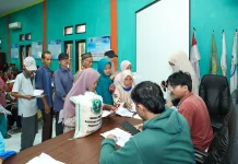 Ribuan Keluarga di Banten Terima Bantuan Cadangan Pangan Beras dan Ayam