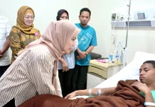 Bupati Serang Ratu Zakiyah Melayat Korban Rumah Ambrol di Ciruas