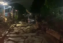 Pagar Rumah Dinas Wali Kota Cilegon Timpa Mobil Warga