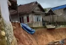 Enam Rumah Warga Cibadak Rusak Terdampak Pergerakan Tanah