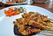 Tip Atasi Rasa Berminyak Usai Menikmati Sate Ayam