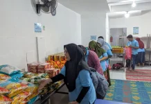 Jelang Lebaran, 52 Pekerja Dapur MBG Banjarsari 1 Terima THR dan Sembako