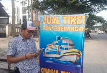 Penjual Tiket Ferizy Dadakan Menjamur di JLS