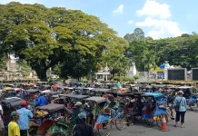 Pendapatan Menurun saat Ramadan Tukang Becak Terima Bantuan