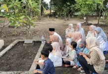 Libur Lebaran Dimanfaatkan Warga untuk Ziarah ke Keluarga