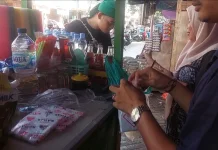 Harga Plastik Naik, Pedagang Menjerit