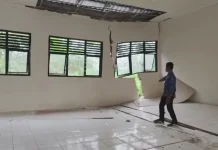 Ruang Kelas Ambruk, Puluhan Siswa SDN Kutakarang 3 Terpaksa Belajar di Dapur