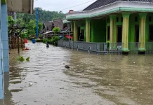 Gorong-Gorong Sempit Picu Banjir di Desa Cikayas