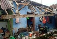 Diterjang Angin Kencang, Rumah Warga di Kelurahan Kabayan Alami Kerusakan