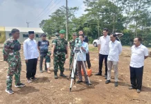 Kemenag Lebak Ukur Arah Kiblat Masjid Yonif Sajira