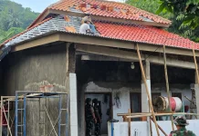 TNI Rehab Musala Warga Gunakan Genteng Produksi Cilegon