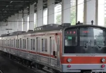 PT KAI Sayangkan Pelemparan Batu ke Kaca Commuter Line oleh OTK