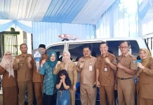 Zakiyah Serahkan Ambulans Desa untuk Layanan Kesehatan Warga