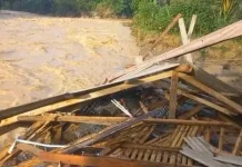 Banjir, Ratusan Ayam Bumdes di Lebak Hanyut