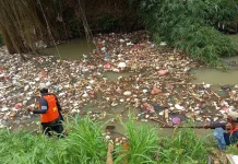 Penanganan Tumpukan Sampah di Sungai Cibanten Akan Dilanjutkan