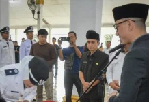 Bupati Hasbi Lantik Delapan Kepala Desa Hasil PAW