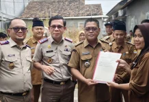 BPN Kota Serang Serahkan Sertipikat PTSL Door to Door di Kalodran