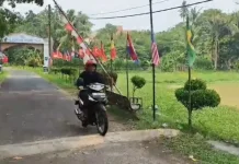 Warga Cilegon Meriahkan Piala Dunia dengan Pasang Bendera Peserta