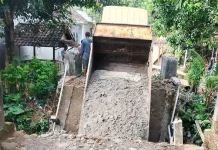Jembatan Penghubung di Sumur Pandeglang Ambruk