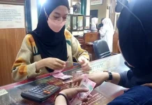 Warga Pandeglang Ramai Cairkan Tabungan Emas untuk Biaya Sekolah