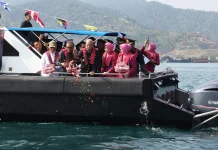 Wagub Dimyati dan Kapolda Banten Tabur Bunga di Perairan Selat Sunda