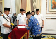 Wali Kota Robinsar Melantik Dua Pejabat Tinggi Pratama Pemkot Cilegon