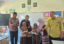 Dindikbud Serang Salurkan Ratusan Paket Alat Tulis Bagi Siswa Tak Mampu