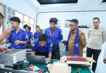 Gubernur Andra Soni Tegaskan Program Sekolah Gratis Utamakan Mutu Pendidikan