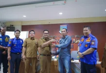 Relawan Damkar Tangsel Terima Bantuan APAR Hingga Penangkap Ular