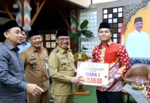 Wali Kota Sachrudin Serahkan Bonus Rp1 M ke Kafilah MTQ