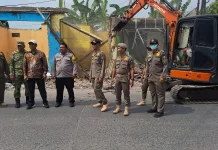 Satpol PP Kabupaten Serang Bongkar Bangli di Bojonegara