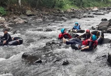 Keseruan Arum jeram di Kampoeng 165 Padarincang