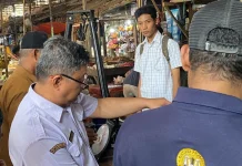 DKUPP Pandeglang Tera Ulang Timbangan di Pasar Badak