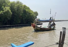 Air Laut Karangantu Surut Ekstrem, Kapal Nelayan dan Wisata Kandas