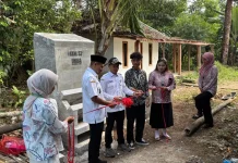 Jurus Rocket Stove Mahasiswa UNIBA Atasi Sampah di Desa Tanjungsari