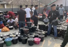 Antusiasme Warga Kalang Anyar Meriahkan Peringatan Maulid Nabi dengan 3.000 Ember