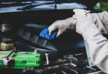 Jangan Asal Semprot! Begini Cara Aman Bersihkan Ruang Mesin Mobil