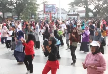 Jaga Fisik Calon Haji 2027, Pemkab Lebak Gelar Senam Sehat di Alun-Alun