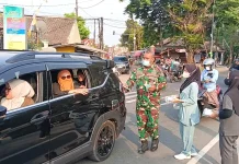Halau Abu Vulkanik Anak Krakatau, Koramil Cadasari Bagi 1.000 Masker