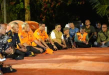 Gubernur Bersama Jurnalis dan Tim SAR Gelar Doa Keselamatan Jurnalis dan Kru Kapal