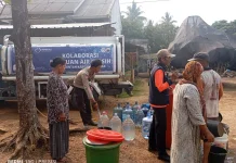 Polsek Panggarangan dan BPBD Salurkan Bantuan Air Bersih di Cihara