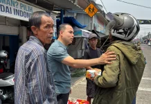 Dede Rohana berbagi Makan Siang Gratis dan Doakan Keselamatan Jurnalis yang Hilan