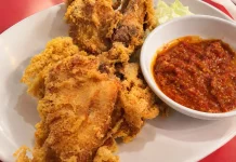 Begini Cara Membuat Pecel Ayam Krispi yang Menggugah Selera
