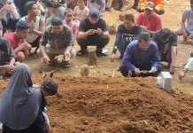 Jenazah Surakman, ABK Arupadhatu 1 Dimakamkan di Carita