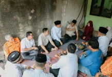 Gubernur Kenang Kebersamaan saat Kunjungi Keluarga Jurnalis yang Hilang