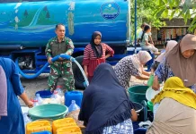 Koramil Cikeusik Salurkan Bantuan Ribuan Liter Air Bersih